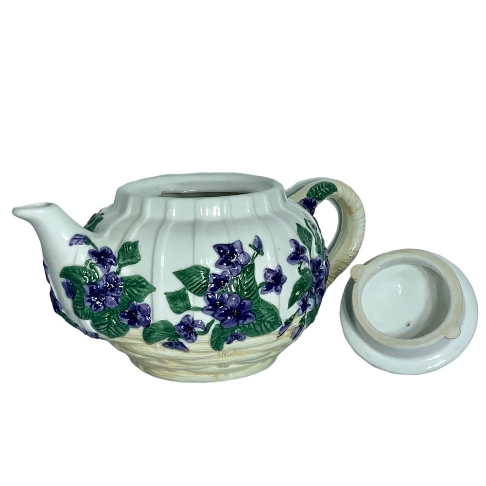 Vintage Teapot Raised Purple Violets in Basket Floral Hand Painted Large 1980’s - Picture 6 of 16